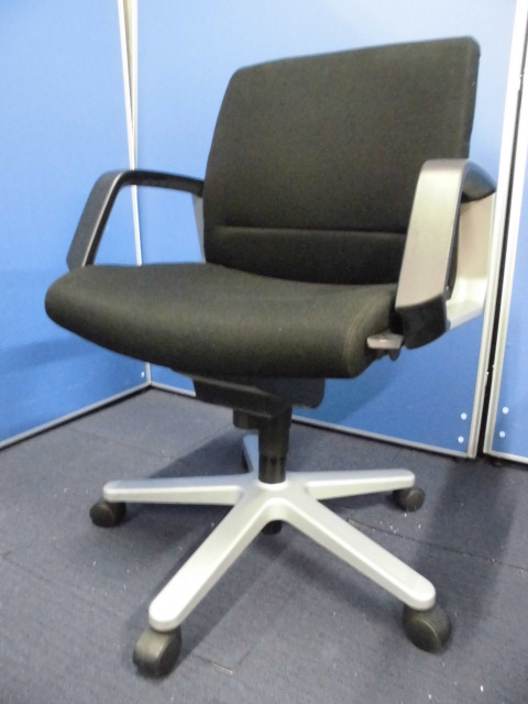 中古】 コクヨ/KOKUYO 肘付ハイバックチェア 151153 - 中古オフィス 