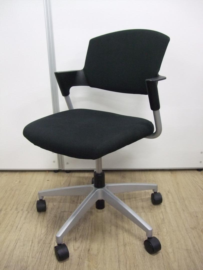 【回転事務イス】小回りが利く扱いやすいチェアです！｜プロッティ｜上下昇降
                        プロッティ
                                    中古
            