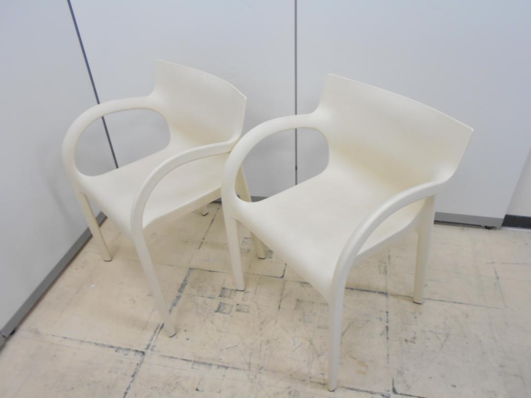 Bartoliデザインのイタリア製スタッキングチェアのセットです。　デザイナーズ家具

                        
                                    中古
            