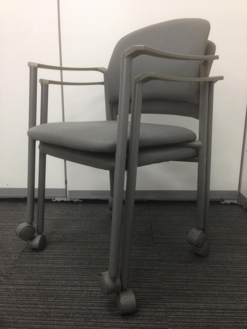 【セット商品】　セット割引　【スタッキングチェア】　内田洋行(UCHIDA)　【MFシリーズ】　肘付　【会議椅子】　ミーティングチェア　【キャスター付】
                        
                                    中古
            