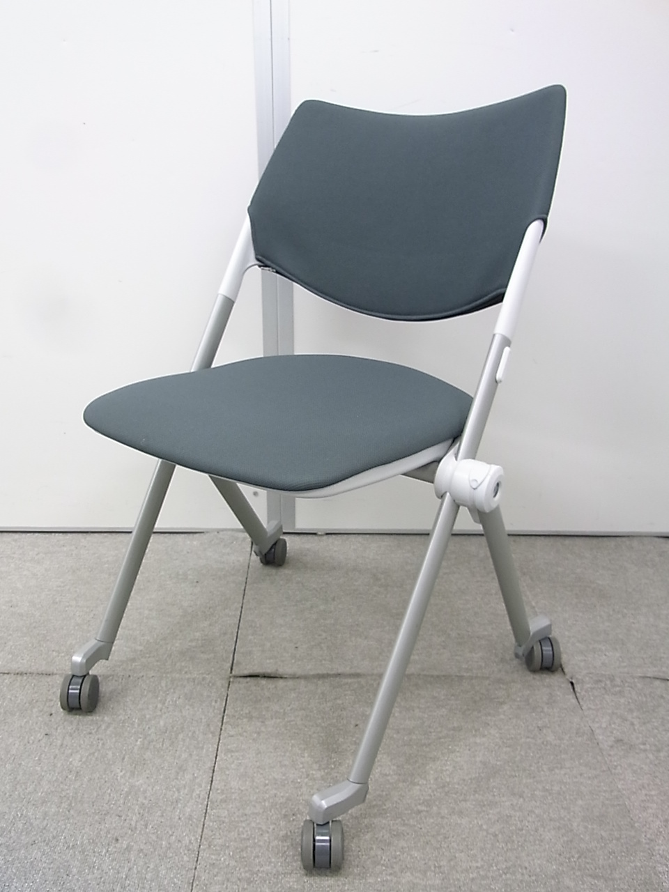 【6脚入荷！】状態良好なミーティング用チェアが入荷！アイリスチトセ製WSXシリーズ 重ねて収納可能です！
                        
                                    中古
            