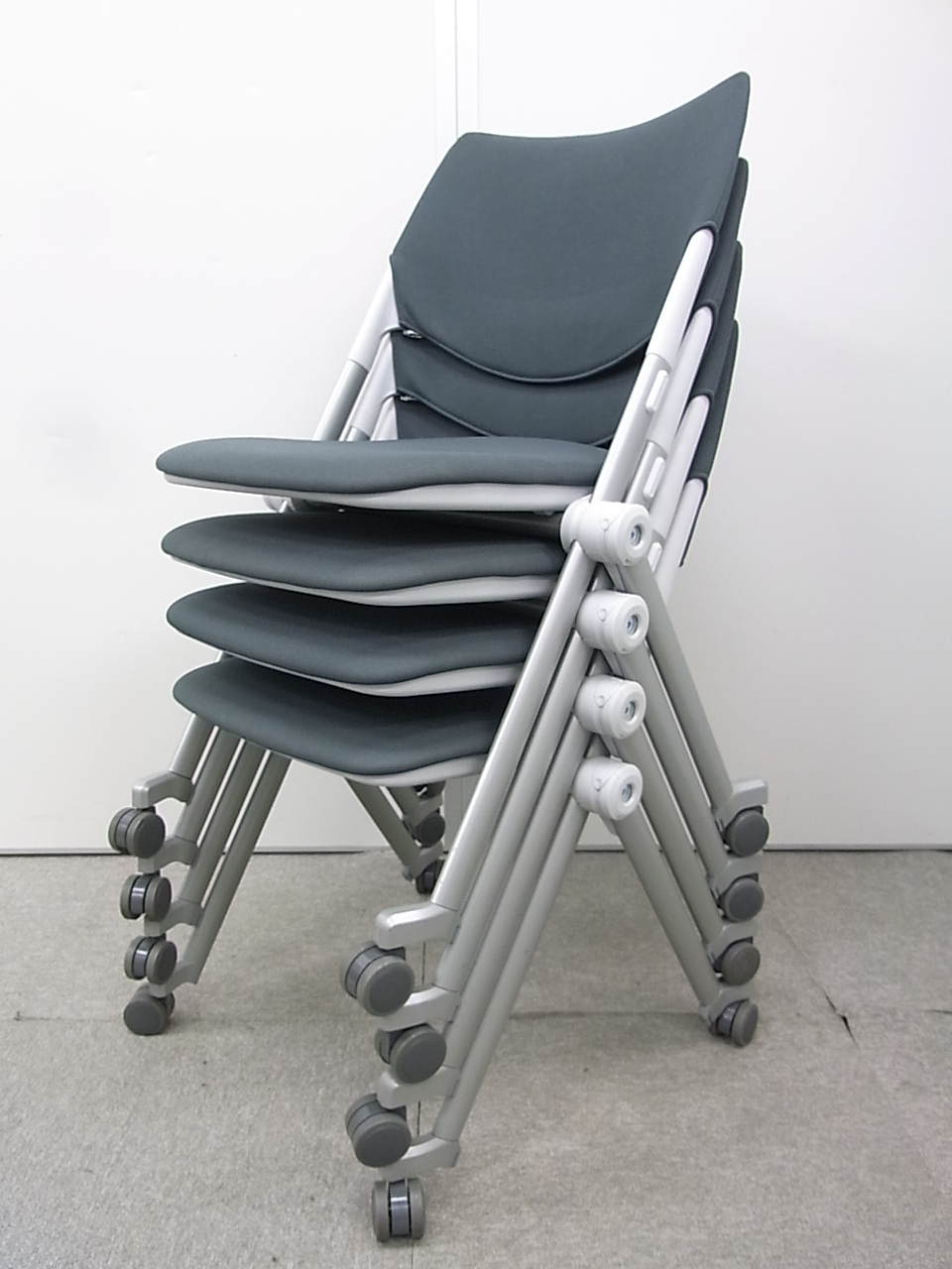 【4脚セット！】状態良好なスタッキングチェアがセットでお買い得！アイリスチトセ製 WSXシリーズ グレー！
                        
                                    中古
            