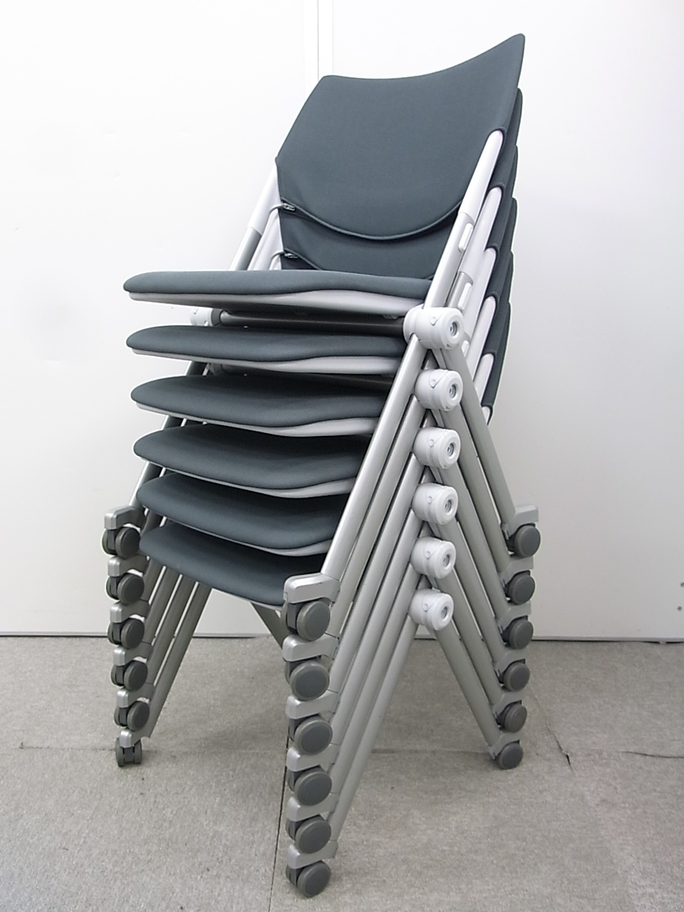 【6脚セット！】状態良好なスタッキングチェアがセットでお買い得！アイリスチトセ製 WSXシリーズ グレー！
                        
                                    中古
            