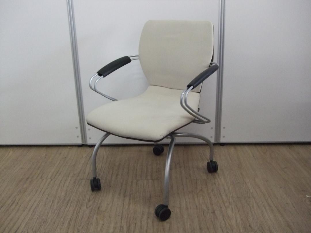 ～緊張を緩めるチェア～【座り心地がいい！】人体を優しく支える会議用チェア
                        シンタ
                                    中古
            