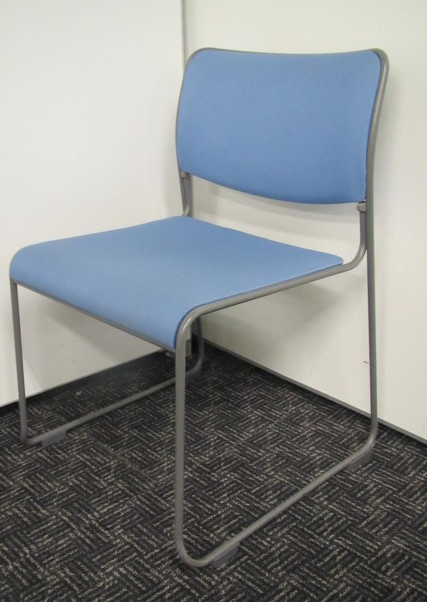 【６脚揃います！】シンプルなデザイン■使わない時には重ねて・・・■コストパフォーマンスに優れた逸品
                        
                                    中古
            