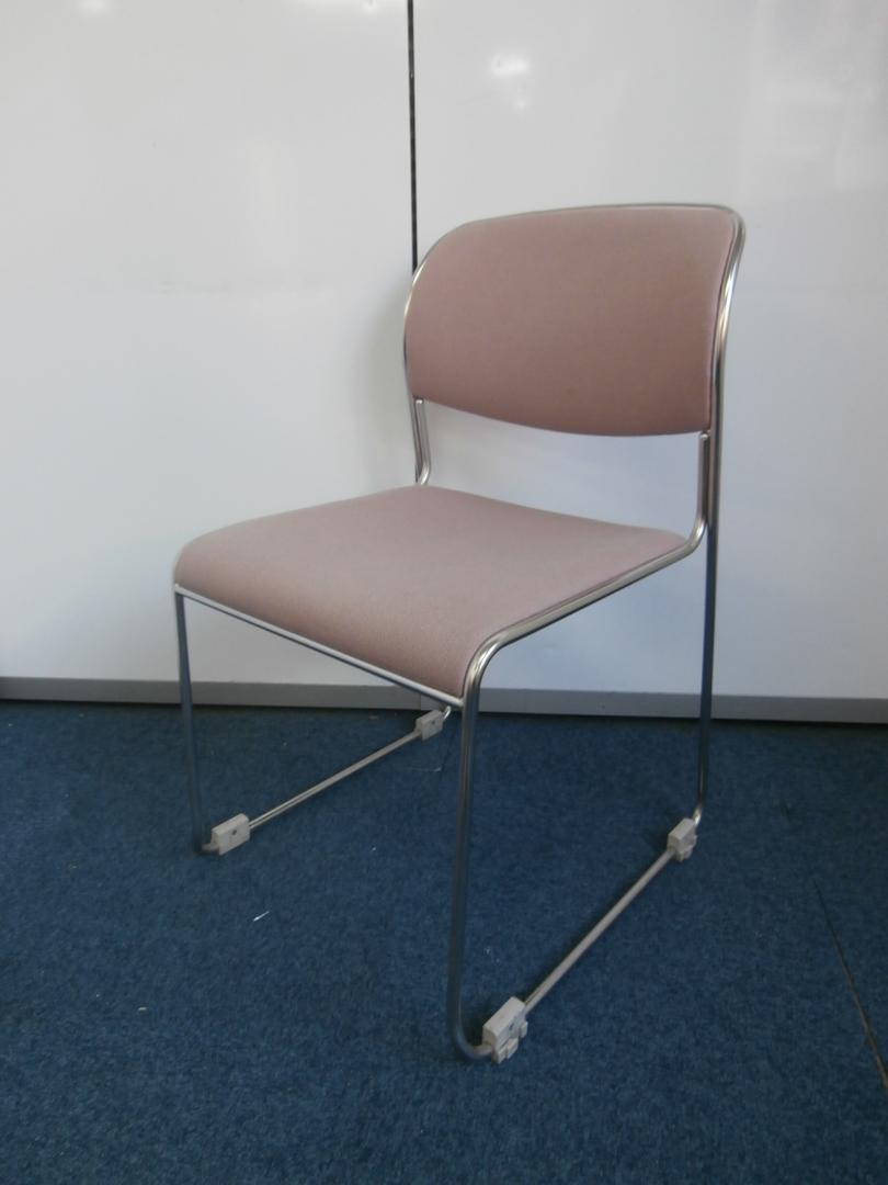 ピンクのかわいいスタッキングチェアが入荷しました！！明るいオフィスにピッタリ！！
                        
                                    中古
            