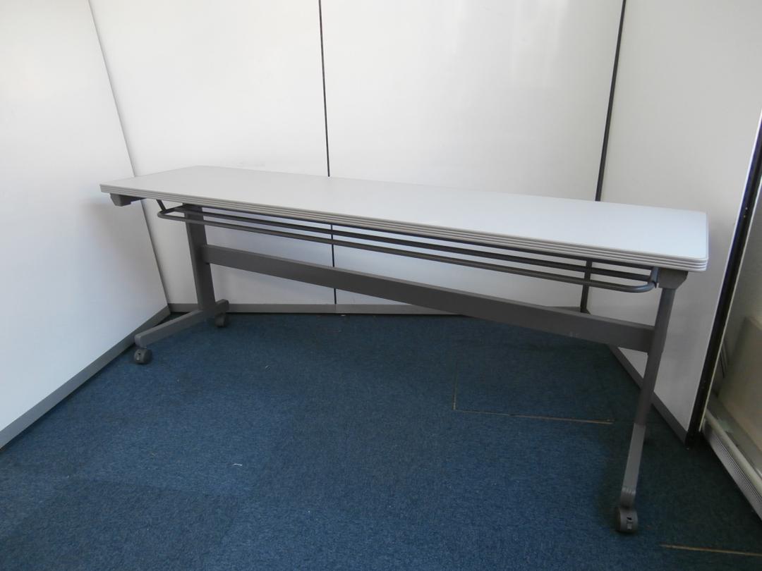 【イトーキ製】【サイドスタックテーブル】安心の国内メーカー製！
                        
                                    中古
            