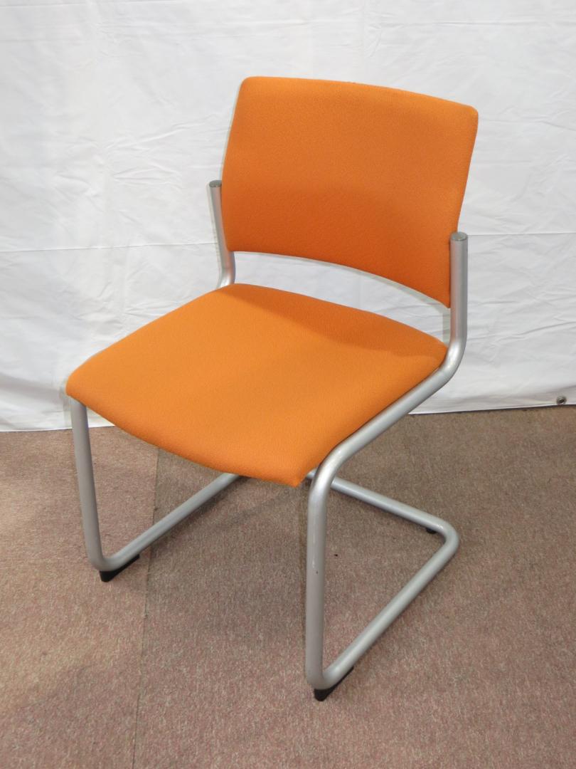 【今なら40％OFF！通常3,500円→2,100円！】【定番】Plus製　ミーティングチェア【状態良好】

                        
                                    中古
            