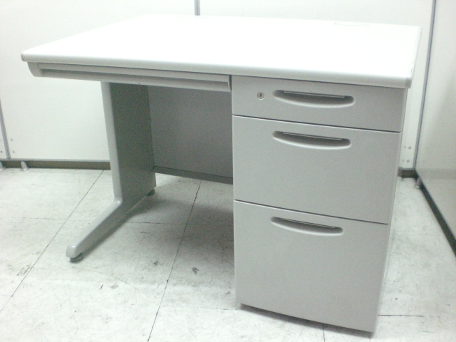 【1台入荷】省スペースにもってこいのＷ1000片袖机【状態良好】
                        SDデスクシステム
                                    中古
            