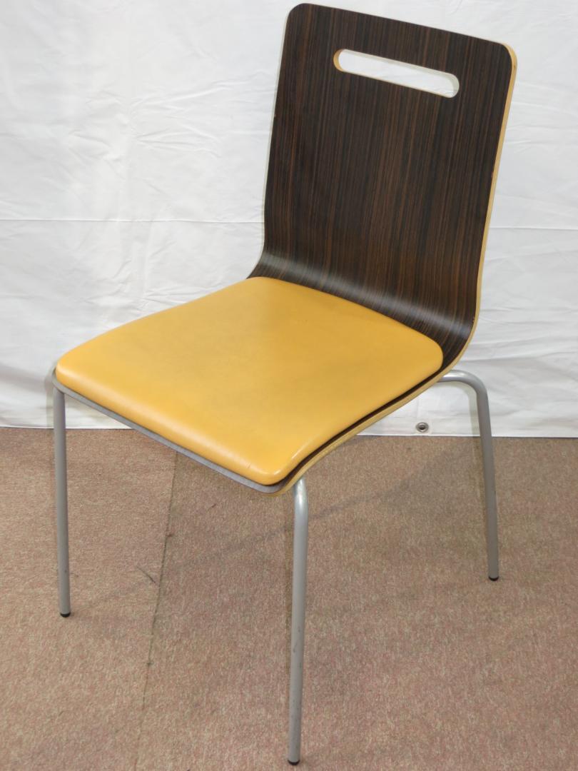 【4脚セット】【家庭用に！】【カフェに！】パブリック　ダイニングチェア【スタックチェア】
                        
                                    中古
            