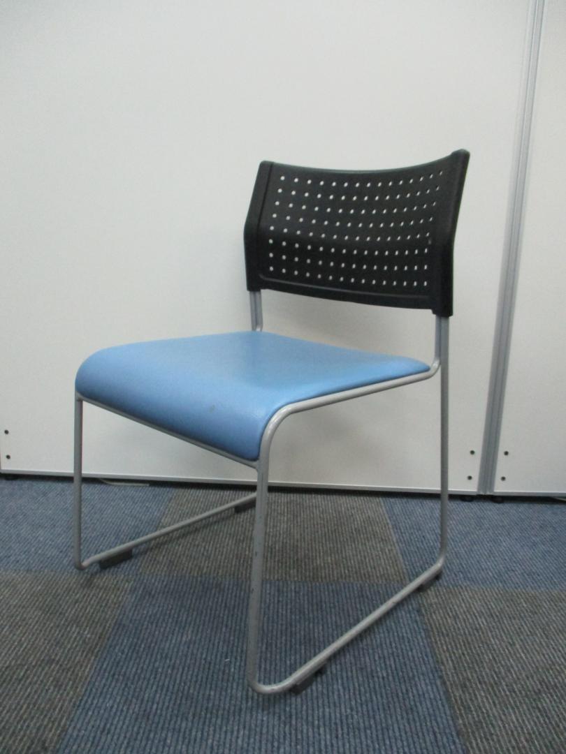 【ソフトな座り心地を!!】アイリスチトセ製　スタックチェア【2トーンカラーがお洒落です!!】
                        
                                    中古
            