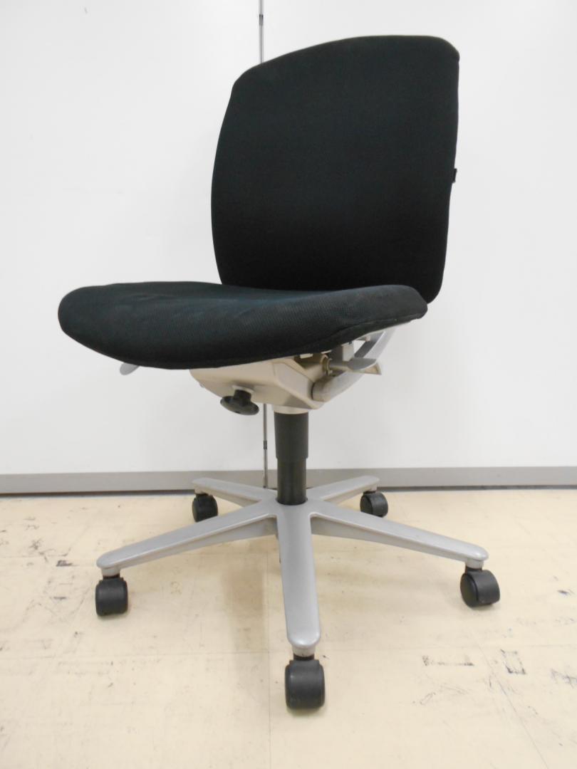 動きにフィットするサポート機能で快適なすわり心地を実現しています。　内田洋行製きゃすチェア
                        キャスト
                                    中古
            