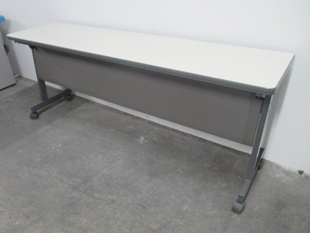 【6台入荷！】シンプルな幕板つきスタッキングテーブル！2～3名様の会議用に是非！【中古オフィス家具】【会議用】
                        
                                    中古
            