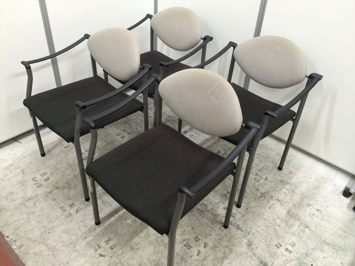 【セット商品】【４脚セット】汚れの目立たないスタッキングチェア
                        
                                    中古
            
