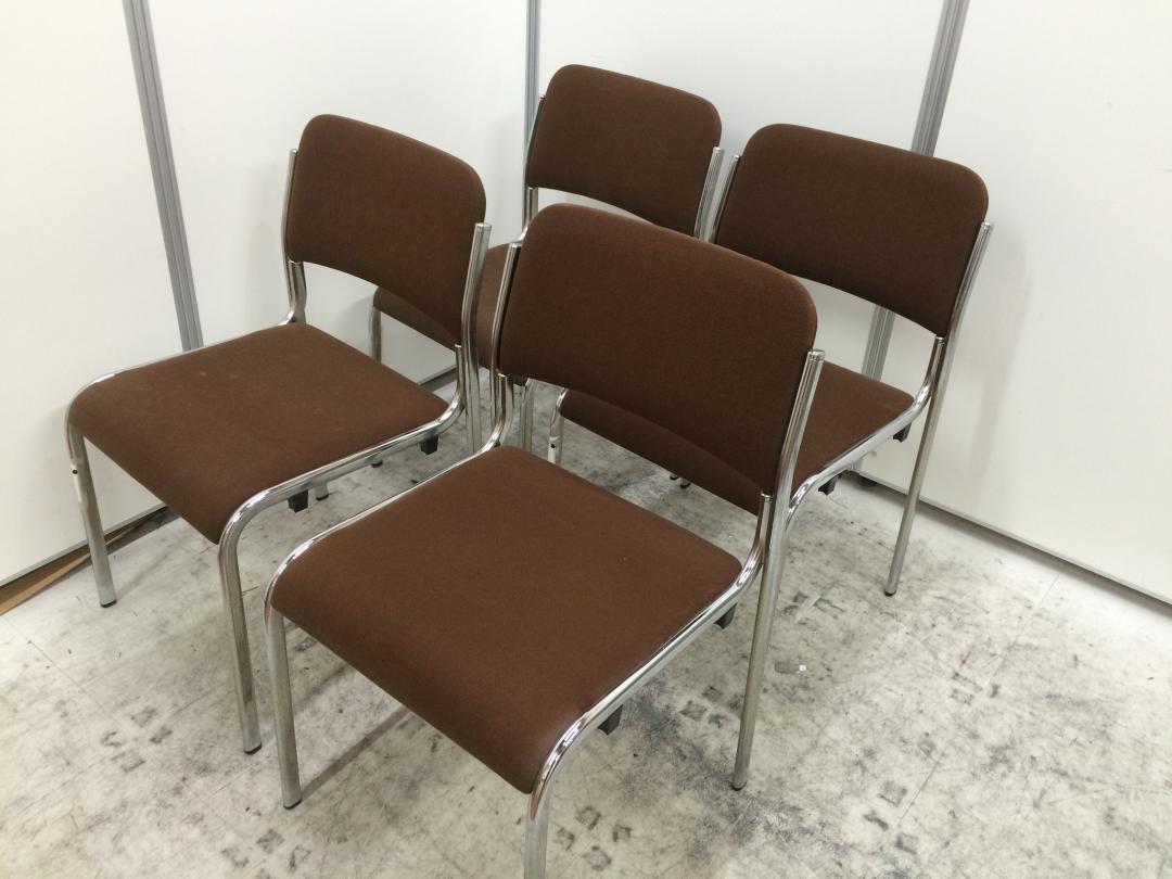 【セット商品】【４脚セット】汚れの目立ちにくいスタッキングチェア
                        
                                    中古
            