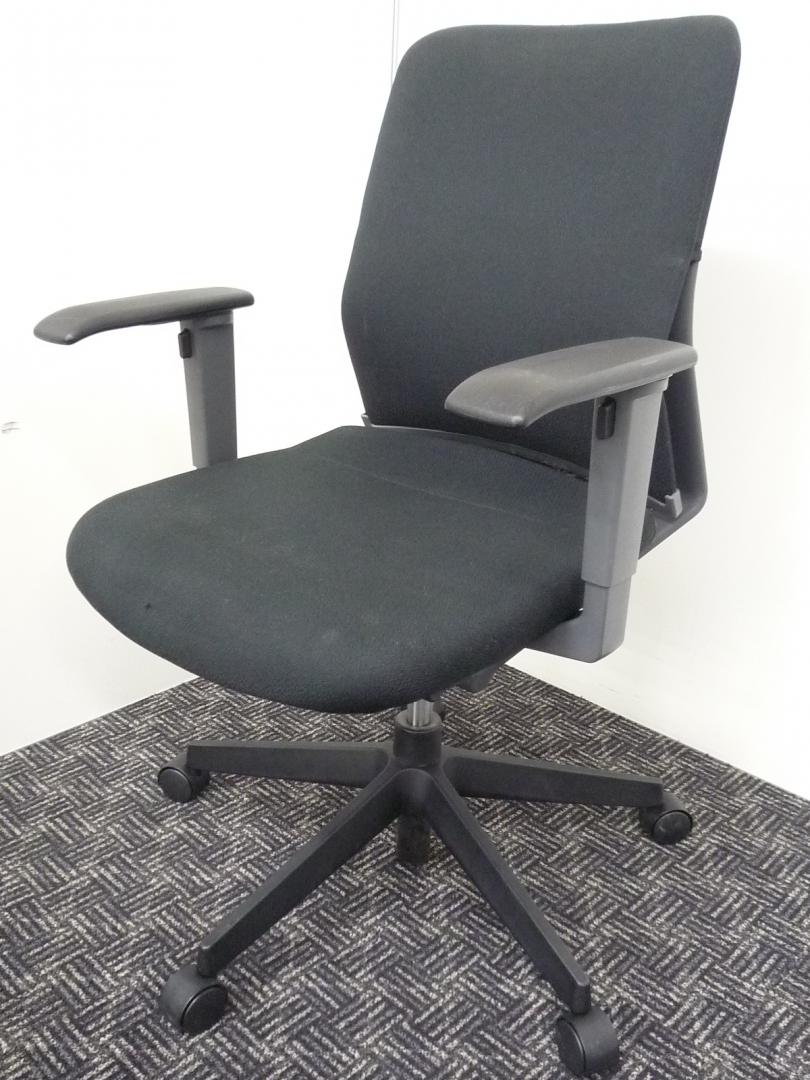 【大量！３０脚以上！】背もたれのクッションが快適！■機能充実・状態良好■定番のブラック■汚れ目立たない
                        AGATA/S
                                    中古
            