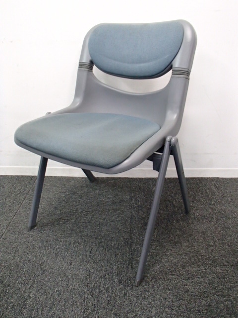 【１２脚入荷】｜イトーキ製｜スタッキングチェア｜省スペース向き！
                        ドーサルⅡ
                                    中古
            