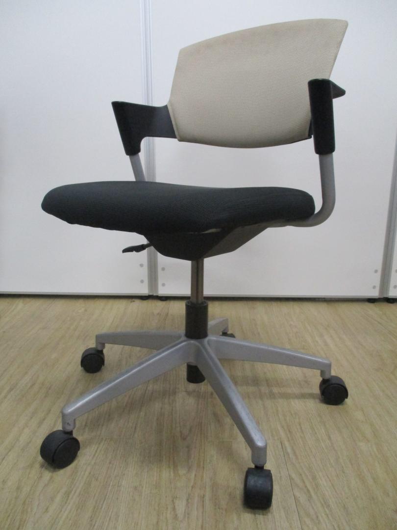 【1脚限定】回転脚タイプ｜ミーティングチェア｜上下昇降可
                        プロッティ
                                    中古
            