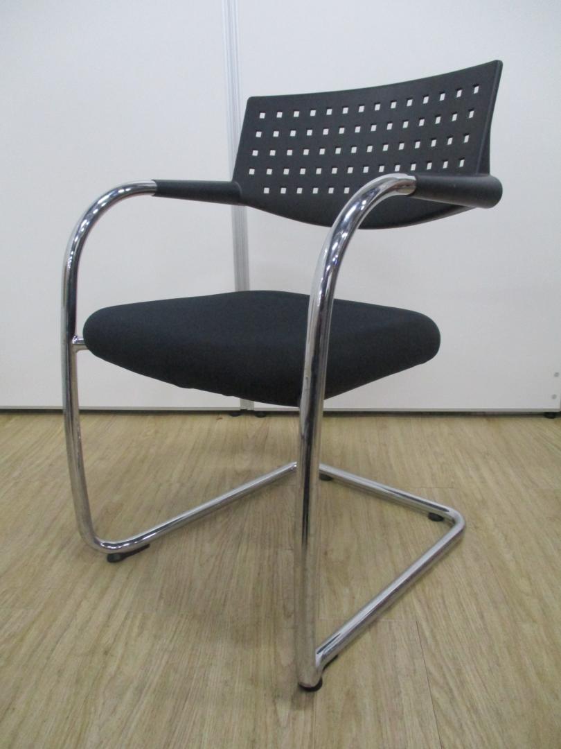 ～デザイナーズのシルエットが渋い!!～ヴィトラチェアでオフィスをデザイン
                        ビザビ
                                    中古
            