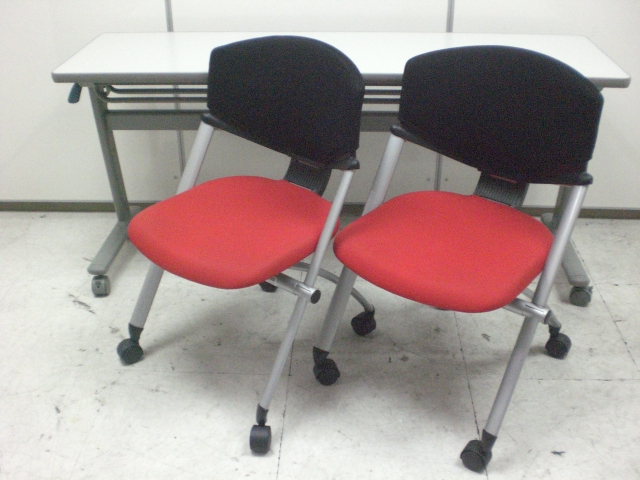 【セット商品】18,000円⇒15,000円　折り畳みテーブル2脚チェアセット
                        
                                    中古
            