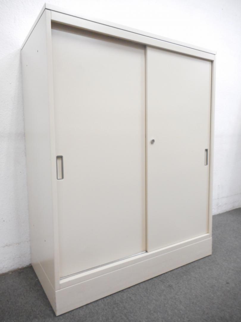 【新宿店・歳末特価セール品！】■引戸書庫（天板付）■アイボリー ■オカムラ・42シリーズ【ロット入荷！】
                        42
                                    中古
            