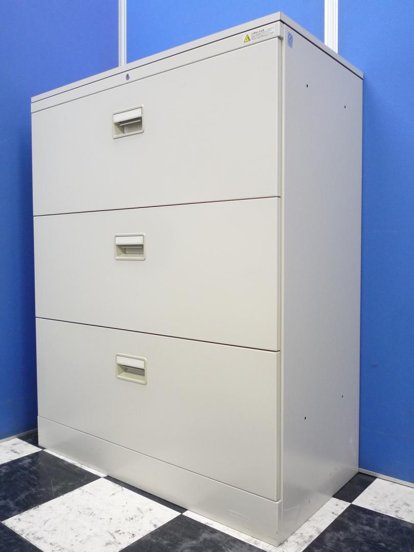 【天板付き！】３段ラテラル書庫■高さ１１００ｍｍ■丈夫で頑丈！■施錠可能■Ａ４ファイルがたっぷり収納出来る■ハイカウンターとしてのご利用も是非！■埼玉店の状態良好事務用品
                        42
                                    中古
            