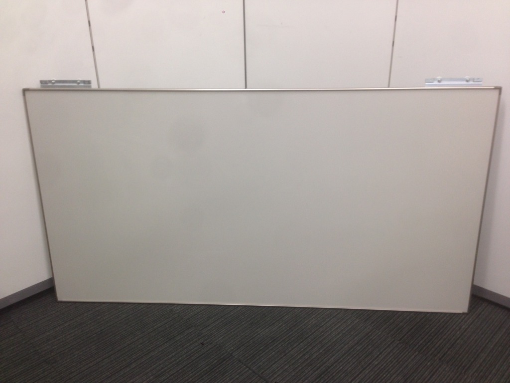 【おつとめ品】　立て掛け仕様のため特価　【ホワイトボード】　Ｗ1800　【詳細はお問い合わせくださいませ】
                        
                                    中古
            