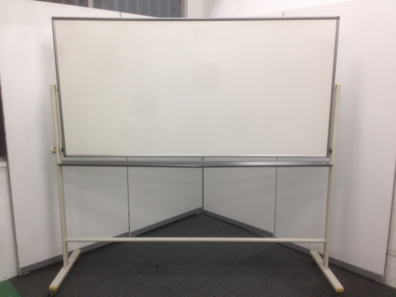 【自立式ホワイトボード】【コクヨ製】【多少傷あり】
                        
                                    中古
            