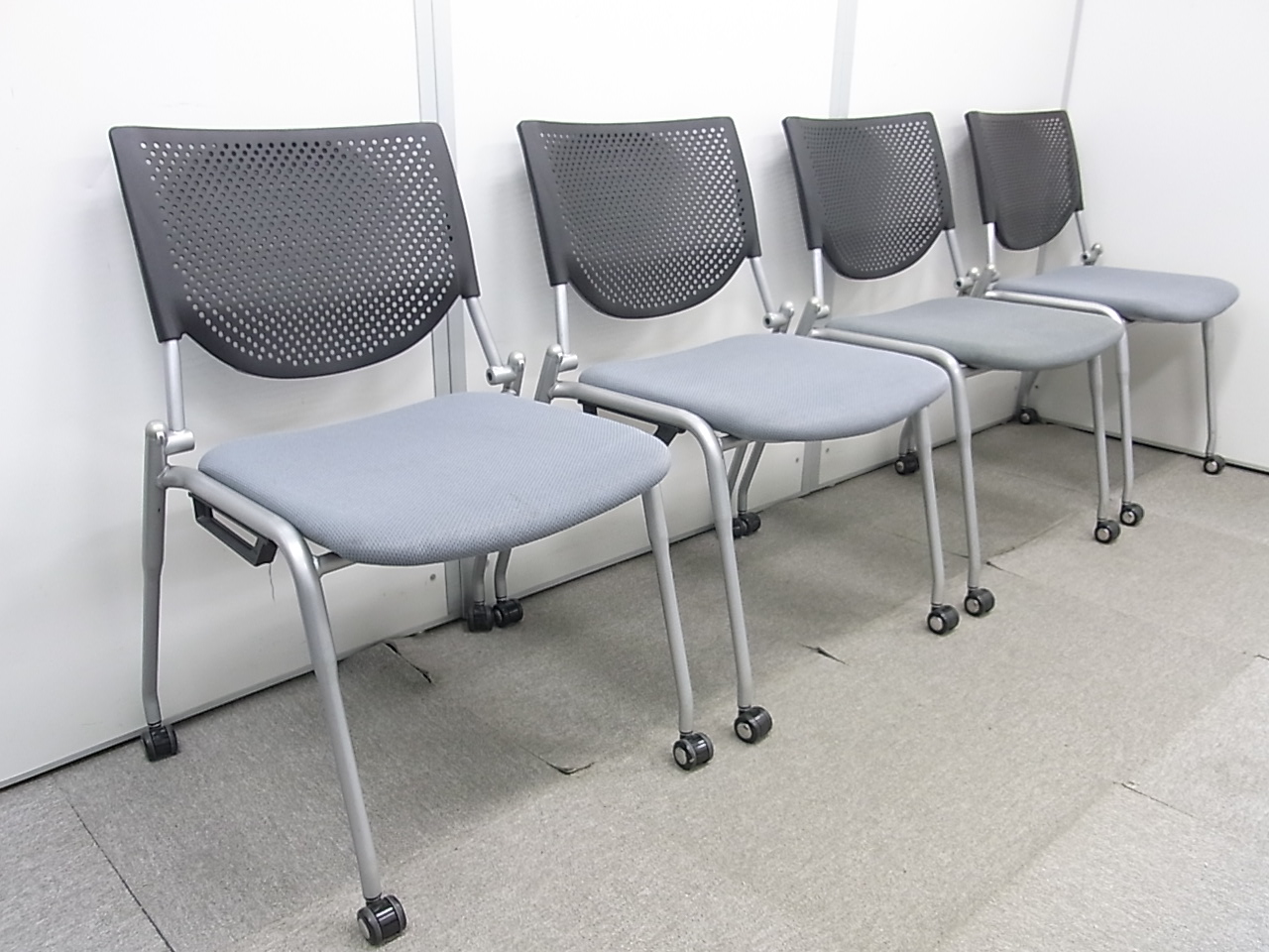 【4脚セットでお得！】オカムラ製プロスタックチェアのグレーが入荷です！まとめてのご購入がオススメの4脚セット！
                        プロスタック
                                    中古
            