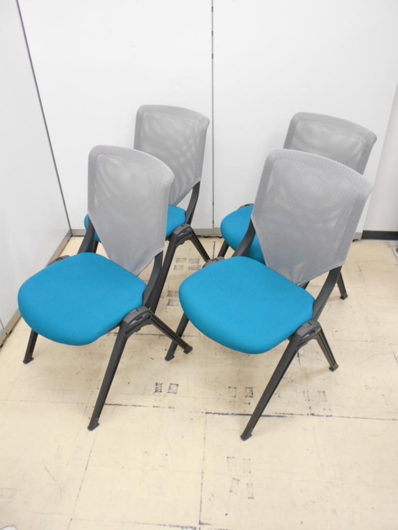 人気の高いメッシュスタッキングチェアをセットにしました。　プラス製カイノスチェア
                        KAINOS
                                    中古
            