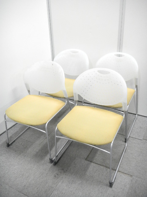 【1セット限定！】 ４脚セットのスタッキングチェア【イエロー】
                        クリケット
                                    中古
            