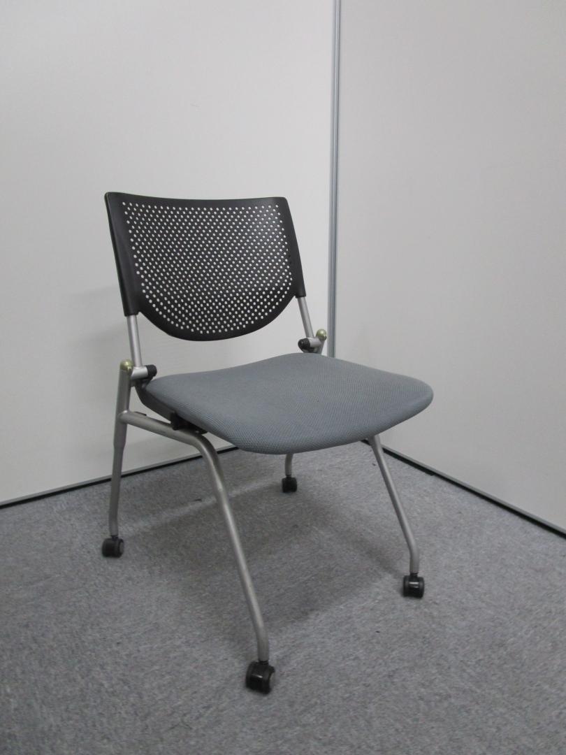 【コンパクトに収納可能なミーティングチェア】オカムラ製|プロスタックシリーズ|8140ZZ
                        プロスタック
                                    中古
            