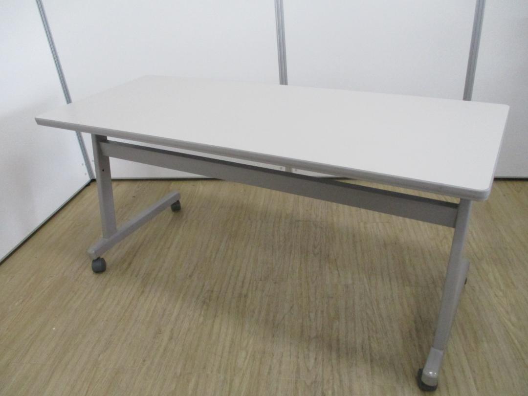 【限定1台】コンパクトな折り畳みテーブル！ミーティング用、会議用
                        
                                    中古
            