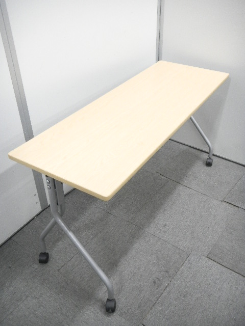 【１台限定！】　 　　幅１４００ｍｍのスタックテーブル【木目】【キャスター付き】
                        
                                    中古
            