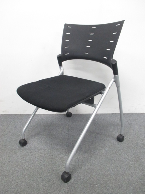 ■イトーキ製　ネスティングチェア　■マノスチェア　ブラック　■キャスター付きでスムーズに移動出来ます！【水平スタッキングチェア】
                        マノス
                                    中古
            