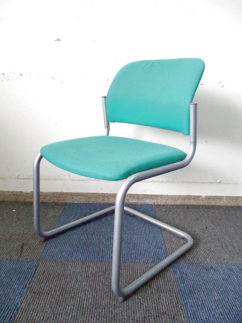 【状態良好商品】ミーティングチェア　肘無し　コクヨ製【鮮やかなグリーン】
                        会議用イス100シリーズ
                                    中古
            