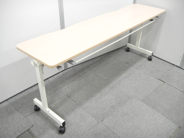 【1台限定】　 　 幅１８００ｍｍのスタックテーブル【省スペースに最適！】【木目】
                        
                                    中古
            