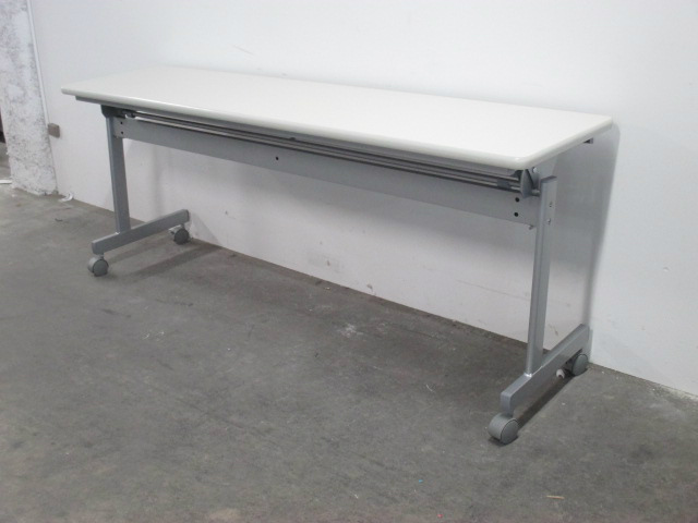 【8台入荷】【状態良好】～ネオホワイト色のサイドスタックテーブル～【Ｗ1800】【中古オフィス家具】
                        
                                    中古
            