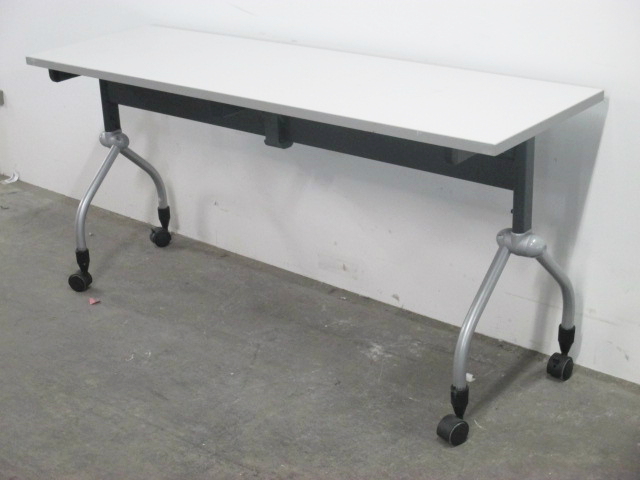 【5台入荷！状態良好】幅1500　奥行450タイプ　平行スタックテーブル　【中古会議用テーブル　ミーティングテーブル】
                        
                                    中古
            