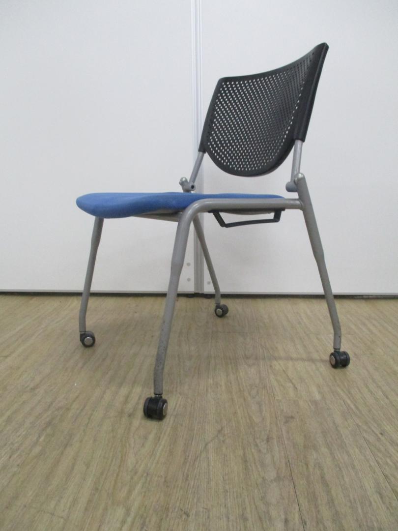 コンパクトな収納が人気の会議室用チェア！
                        
                                    中古
            