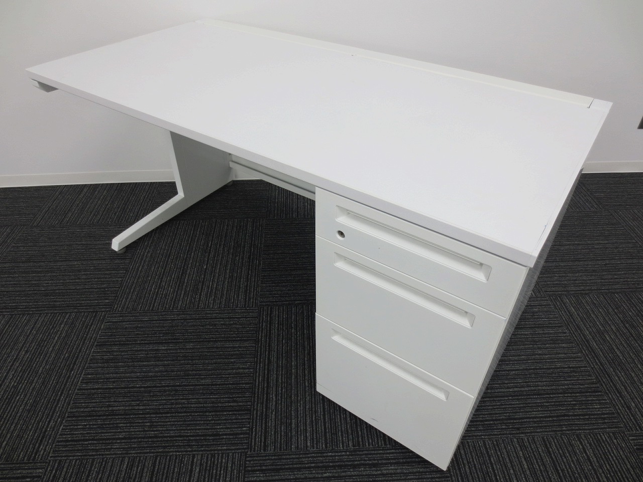 【状態良好】【オカムラ製アドバンスシリーズ】片袖机　W1400D700H720　人気のホワイト色！【高さ720mmタイプ】【相模原・町田店】
                        アドバンス
                                    中古
            