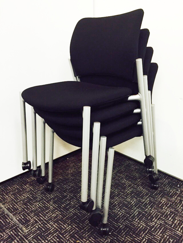 【状態良好】【4脚セット】ミーティングスペースに必要なチェアセットに致しました！シックなブラックカラーは大人気色！
                        
                                    中古
            