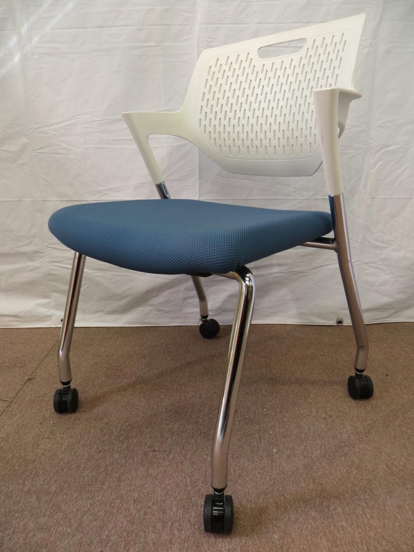 【残り1脚】【定番】オカムラ製　肘付きスタックチェア【状態良好】
                        パート
                                    中古
            