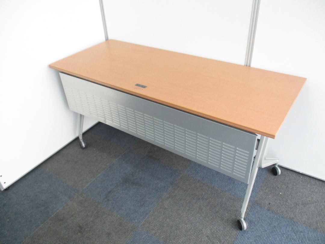 【定価で9万以上テーブルです!!】ワークスタックテーブル　幅1500ｍｍ【便利な電源コード付き!!】
                        IG型
                                    中古
            