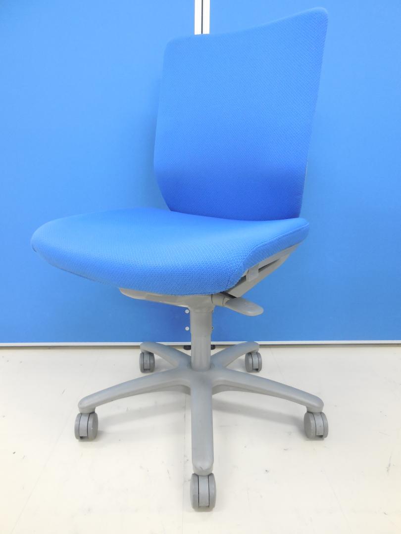 【4脚揃います！】オカムラ製 アドフィット(ADFIT)チェア ハイバック 人気のブルー！■座面が広く、座布団の上に座っているかのよう！【状態良好】
                        アドフィット
                                    中古
            