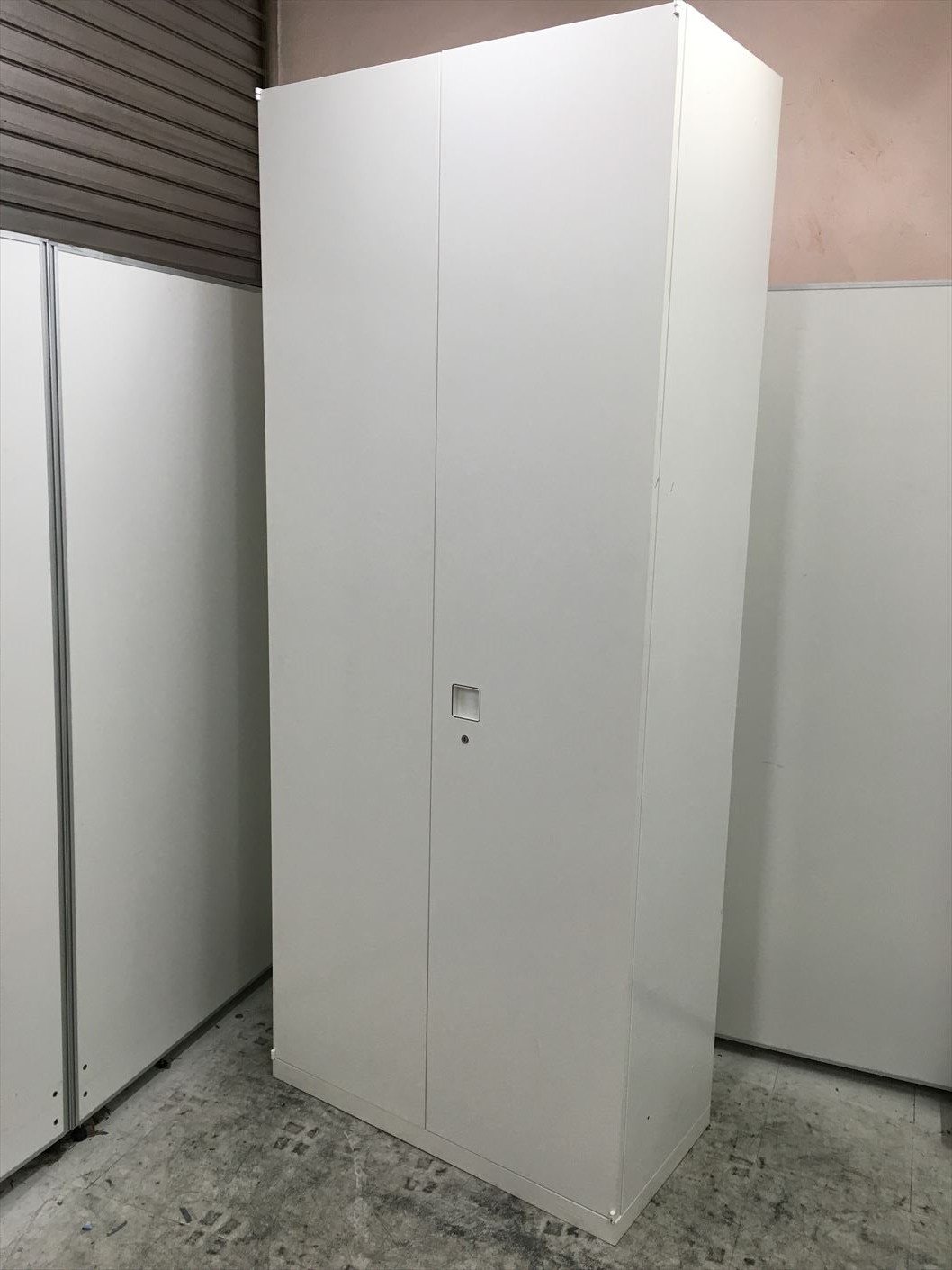 【キッチンキャビネット】オカムラ製　レクトライン　ホワイトのキッチンキャビネット　H2150（単体）
                        レクトライン
                                    中古
            