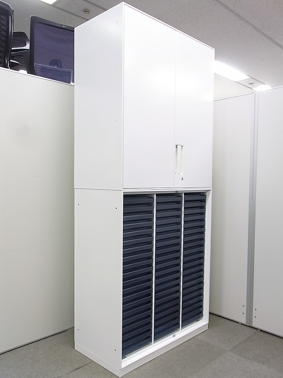 【レア商品が2点入荷！】コクヨ製 書庫セット！両開き×クリスタルトレー■純白ボディが美しい！！
                        ユニフレックス
                                    中古
            