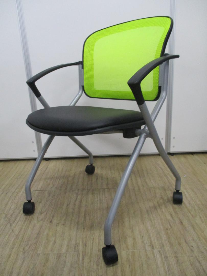 【限定1脚】鮮やかなライトグリーンの折り畳み椅子！
                        
                                    中古
            