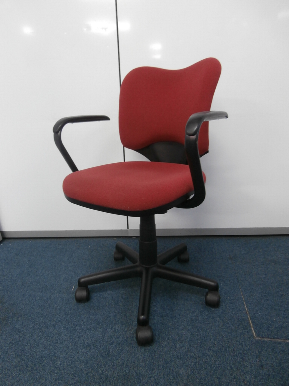 【プラス製】【オーバルチェア】【３０脚】大量入荷！！
                        Oval
                                    中古
            