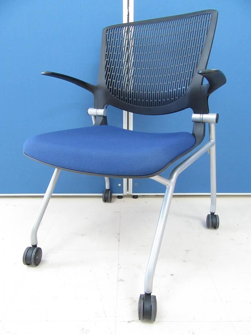 【15脚⇒残り7脚！】オカムラ製 グラータ(Grata)チェア■ブルー×ブラック■デザイン性が高く、座り心地も良いです！【人気商品】 
                        グラータ
                                    中古
            